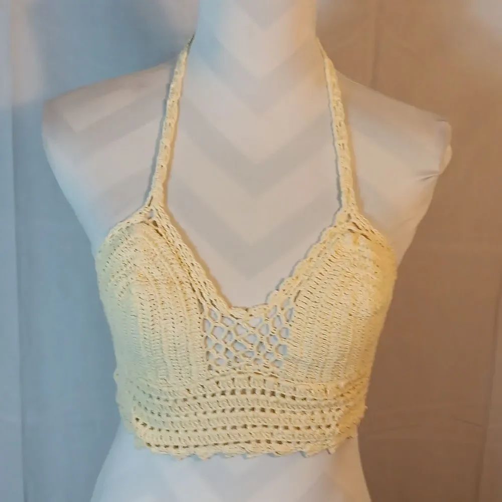 Bohemian Crocheted Cropped Top - Picture 4 of 4